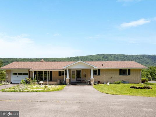 Attached, Exterior, Facade, Brick Facade, Ranch