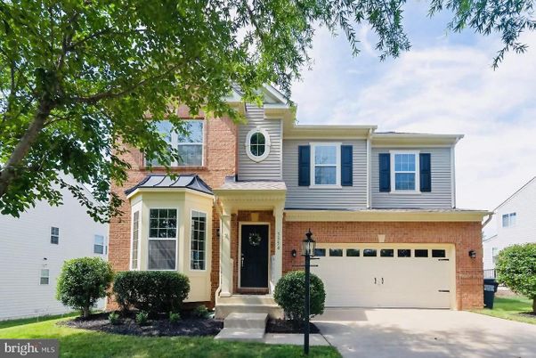 Attached, Exterior, Facade, Brick Facade, Farmhouse