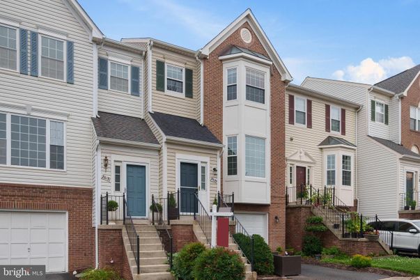 Attached, Exterior, Facade, Brick Facade, Rowhouse