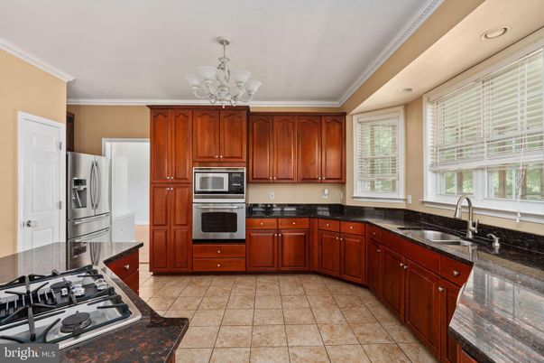 Chandelier, Interior, Kitchen, Recessed Lighting, Stainless Steel Appliances