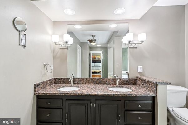 Bathroom, Dual Sink Vanities, Interior, Recessed Lighting