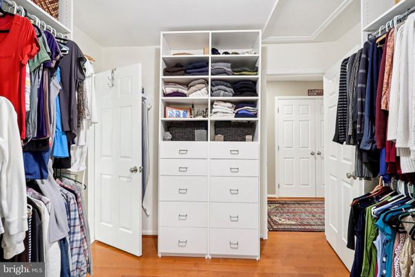 Interior, Walk-in Closets, Wood Texture Flooring