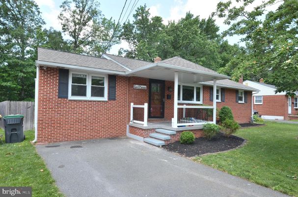 Exterior, Facade, Brick Facade, Split Level