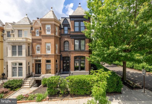 Exterior, Facade, Brick Facade, Queen Anne Victorian