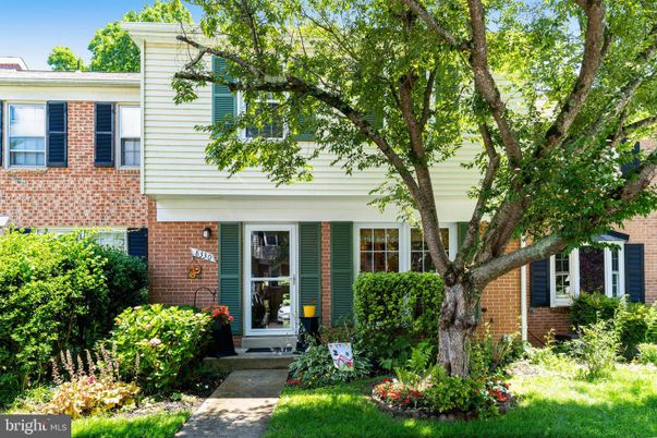 Exterior, Facade, Brick Facade, American Foursquare