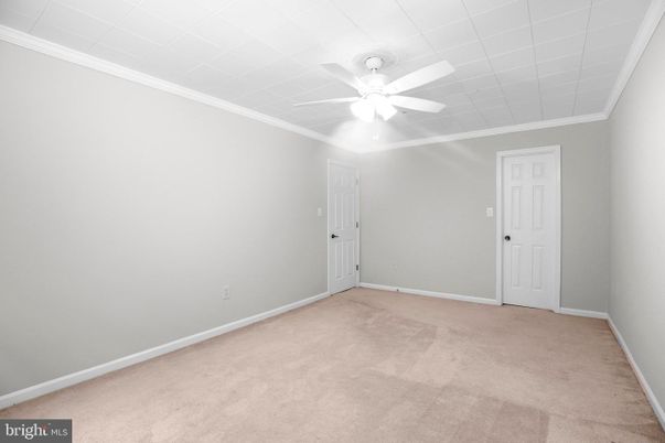 Empty room, Interior