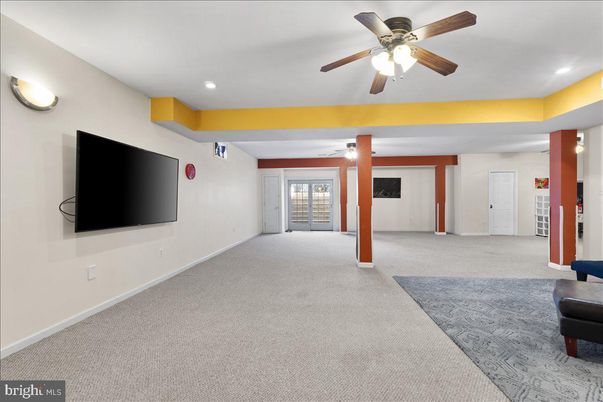 Empty room, Interior, Recessed Lighting