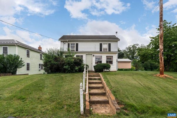 Backyard, Exterior, Facade, Split Level