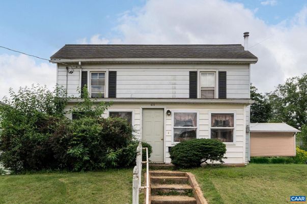 Exterior, Facade, American Foursquare