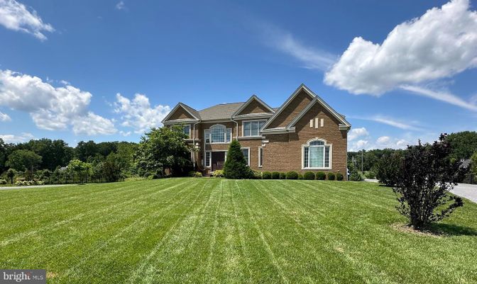 Backyard, Exterior, Facade, Brick Facade, Brick Traditional