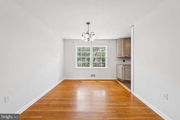 Chandelier, Empty room, Interior, Wood Texture Flooring