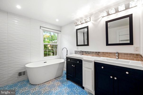 Bathroom, Dual Sink Vanities, Free Standing Baths, Interior, Recessed Lighting