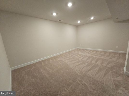 Empty room, Interior, Recessed Lighting