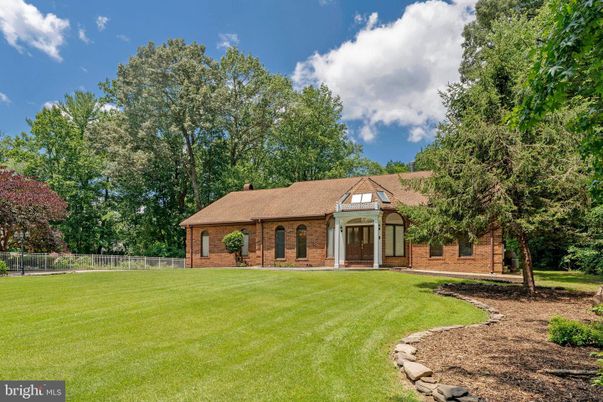 Backyard, Exterior, Facade, Brick Facade, French Provincial