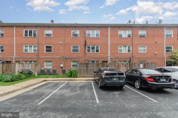 Exterior, Facade, Brick Facade, Rowhouse