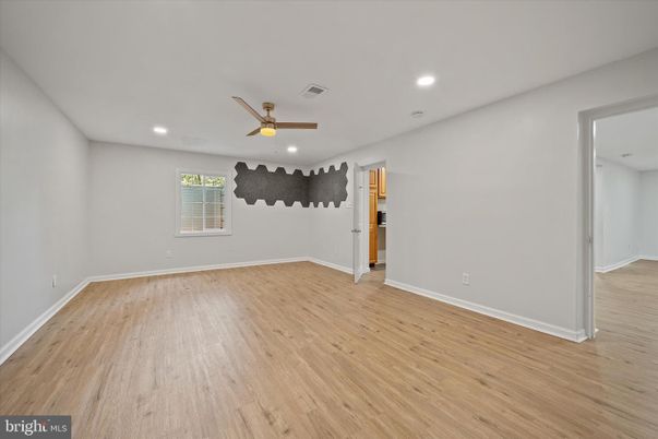 Empty room, Interior, Recessed Lighting, Wood Texture Flooring