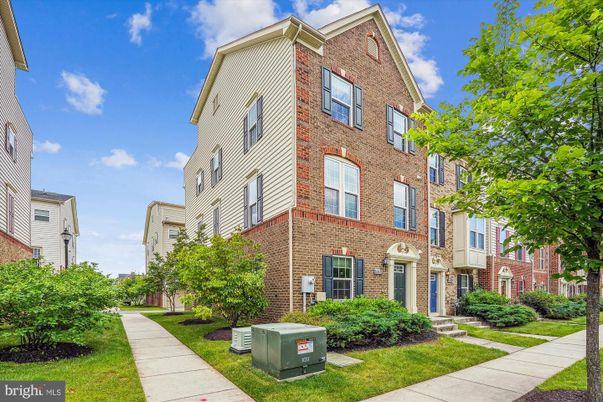 Exterior, Facade, Brick Facade, Rowhouse