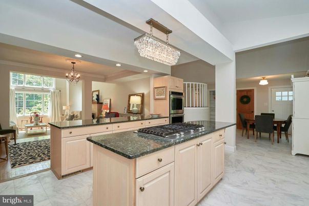 Chandelier, Dining room, Interior, Kitchen, Marble, Recessed Lighting, Stainless Steel Appliances