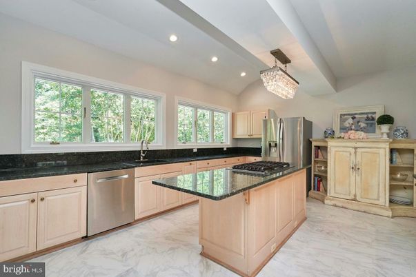 Chandelier, Interior, Kitchen, Marble, Recessed Lighting, Stainless Steel Appliances