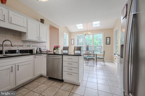 Chandelier, Dining room, Interior, Kitchen