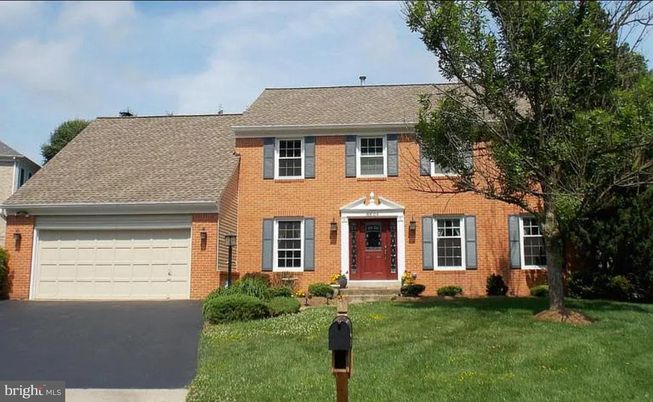 Attached, Exterior, Facade, Brick Facade, Georgian