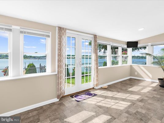 Empty room, Interior, Recessed Lighting, Water