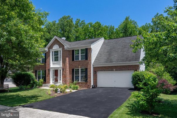 Attached, Exterior, Facade, Brick Facade, Georgian