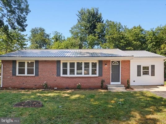 Exterior, Facade, Brick Facade, Ranch