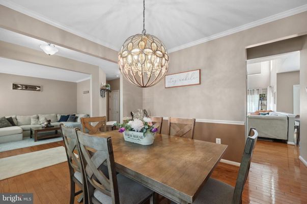 Chandelier, Dining room, Interior, Living room, Pendant Lights, Wood Texture Flooring