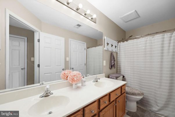 Bathroom, Dual Sink Vanities, Interior