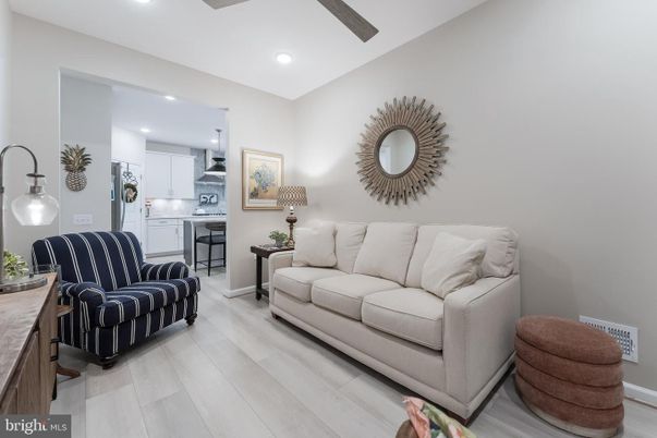 Interior, Kitchen, Living room, Pendant Lights, Recessed Lighting, Wood Texture Flooring