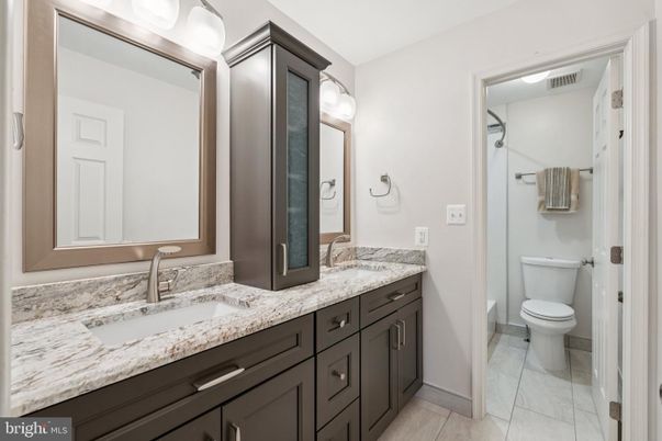 Bathroom, Dual Sink Vanities, Interior