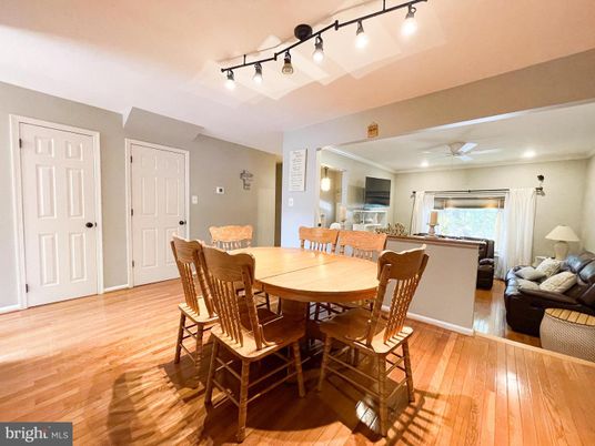 Dining room, Interior, Living room, Recessed Lighting, Wood Texture Flooring