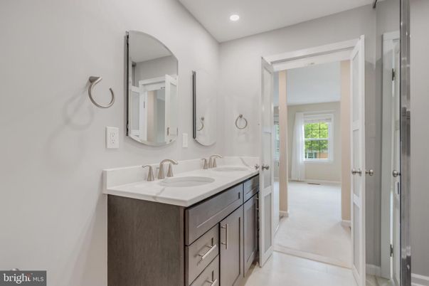Bathroom, Dual Sink Vanities, Interior, Recessed Lighting