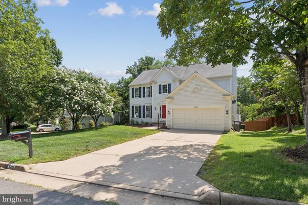 Attached, Exterior, Facade, Farmhouse