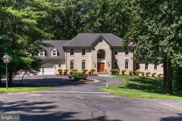 Attached, Exterior, Facade, French Provincial