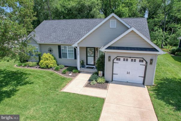 Attached, Exterior, Facade, Ranch