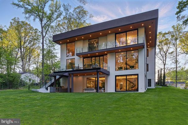 Backyard, Exterior, Facade, Modern