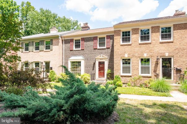 Exterior, Facade, Brick Facade, Georgian