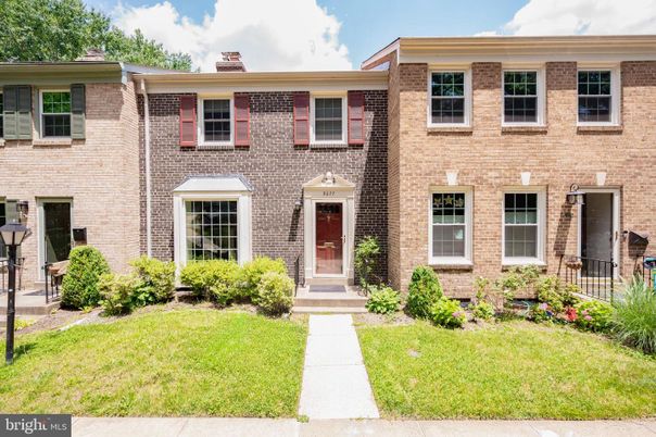 Exterior, Facade, Brick Facade, Georgian