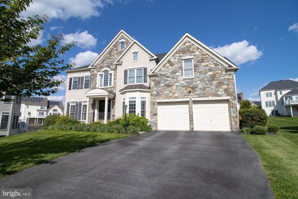 Attached, Exterior, Facade, Brick Traditional