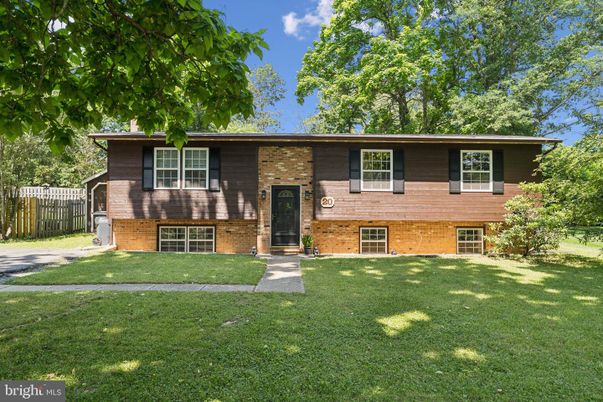 Exterior, Facade, Brick Facade, Raised Ranch