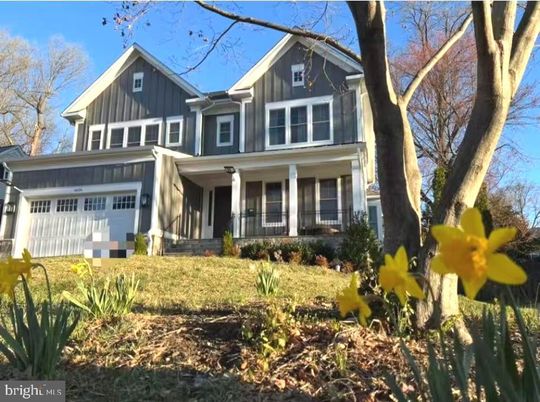 Attached, Exterior, Facade, American Craftsman