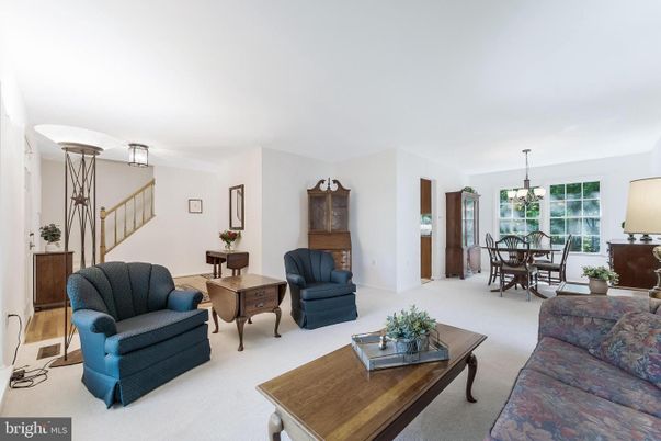 Chandelier, Dining room, Interior, Living room