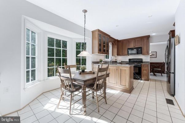 Dining room, Interior, Kitchen, Pendant Lights, Recessed Lighting, Stainless Steel Appliances