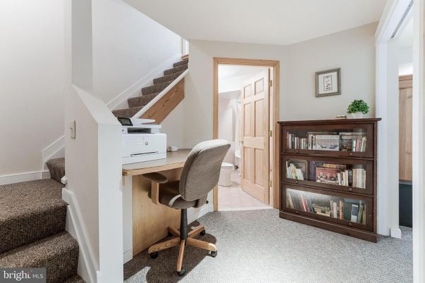 Home Office, Interior