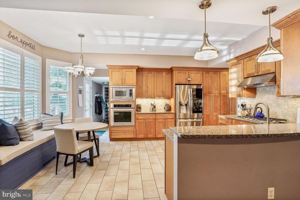 Chandelier, Dining room, Interior, Kitchen, Pendant Lights, Recessed Lighting, Stainless Steel Appliances