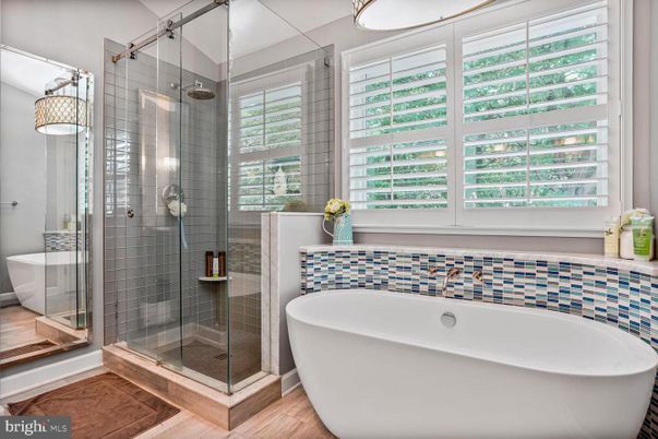 Bathroom, Free Standing Baths, Glass Shower, Interior