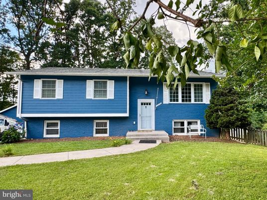 Exterior, Facade, Raised Ranch