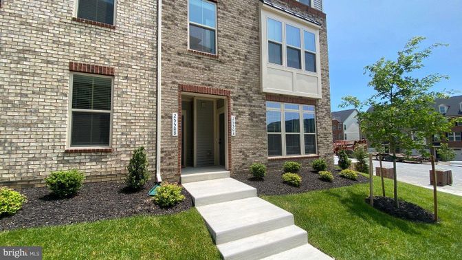 Exterior, Facade, Brick Facade, Rowhouse